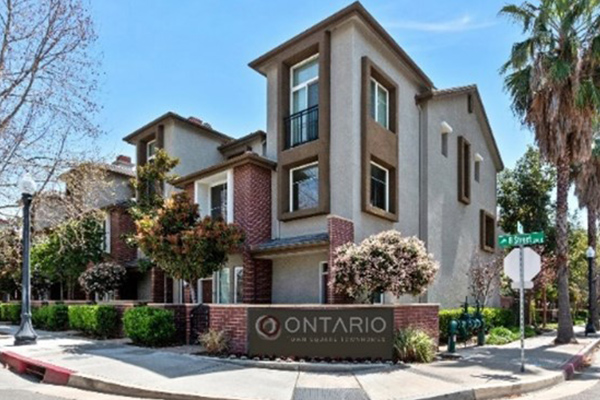 Ontario Town Square Townhomes 完成予想図