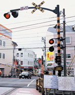 オーバーハング型踏切警報機