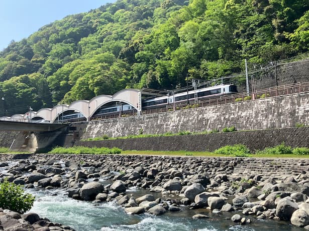日中 特急ロマンスカーの写真