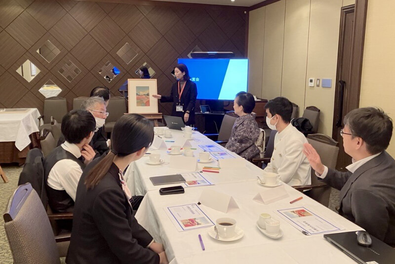 2024年スタッフ向け 川瀬巴水 対話型鑑賞会の様子
