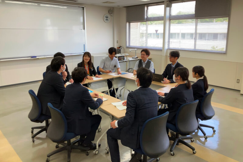 各管区のサービスリーダーによる連絡委員会の様子