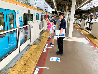 小田急親子鉄道ゼミ 出発指示合図の模擬体験のイメージ
