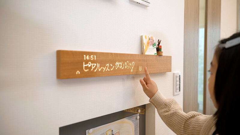 muiボードにメッセージが表示されている様子のイメージ