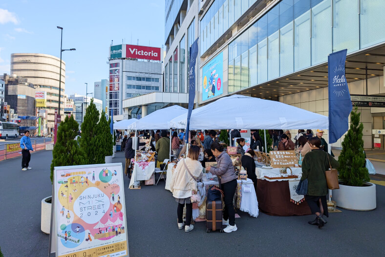 鉄道5社や行政と連携してマルシェ(「SHINJUKU MIX STREET」)を実施