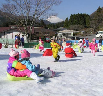 箱根園 雪・そり遊び広場 2022-2023シーズン
