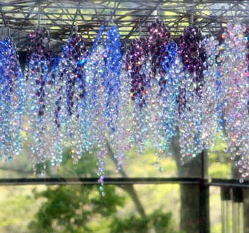 クリスタル・ガラスの藤の花