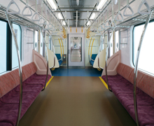 居住性が向上した「4000形」の車内