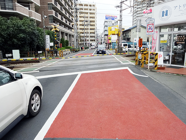 踏切道におけるカラー舗装化