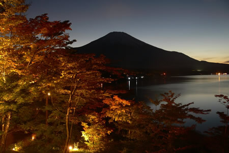 山中湖「晚霞的岸邊、紅葉節」