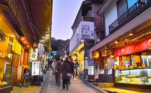 Purchase beautiful Japanese souvenirs in Enoshima