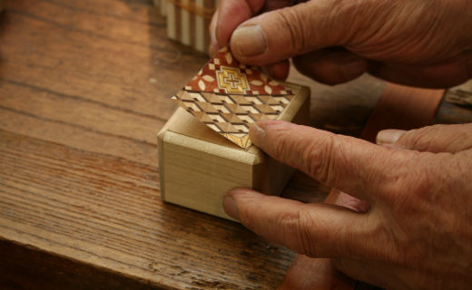 箱根木块拼花工艺品